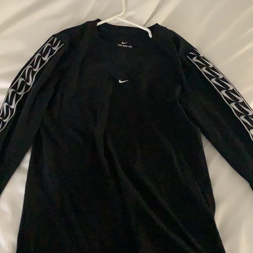 nike long sleeve with sleeve details